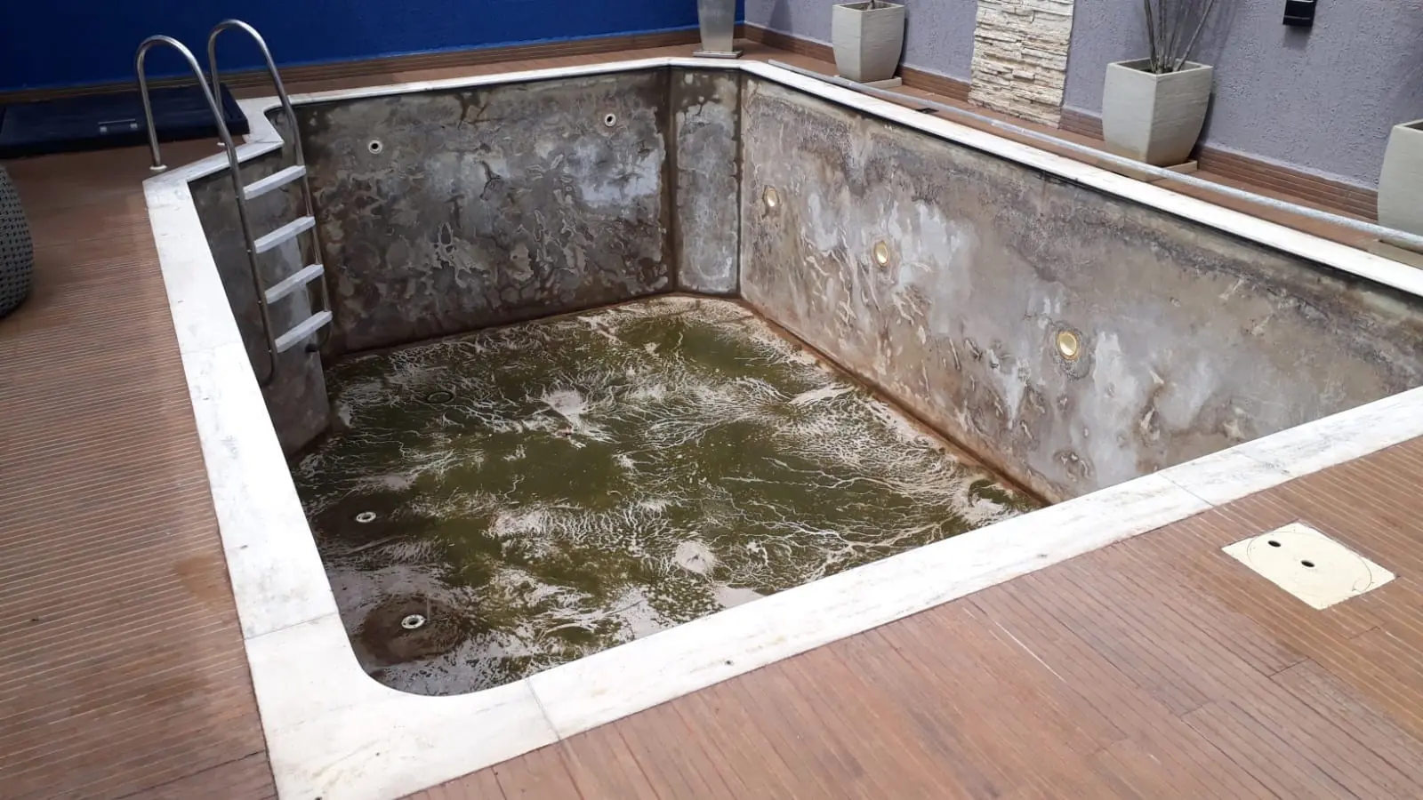 Piscina antes da troca de vinil em Itapetininga