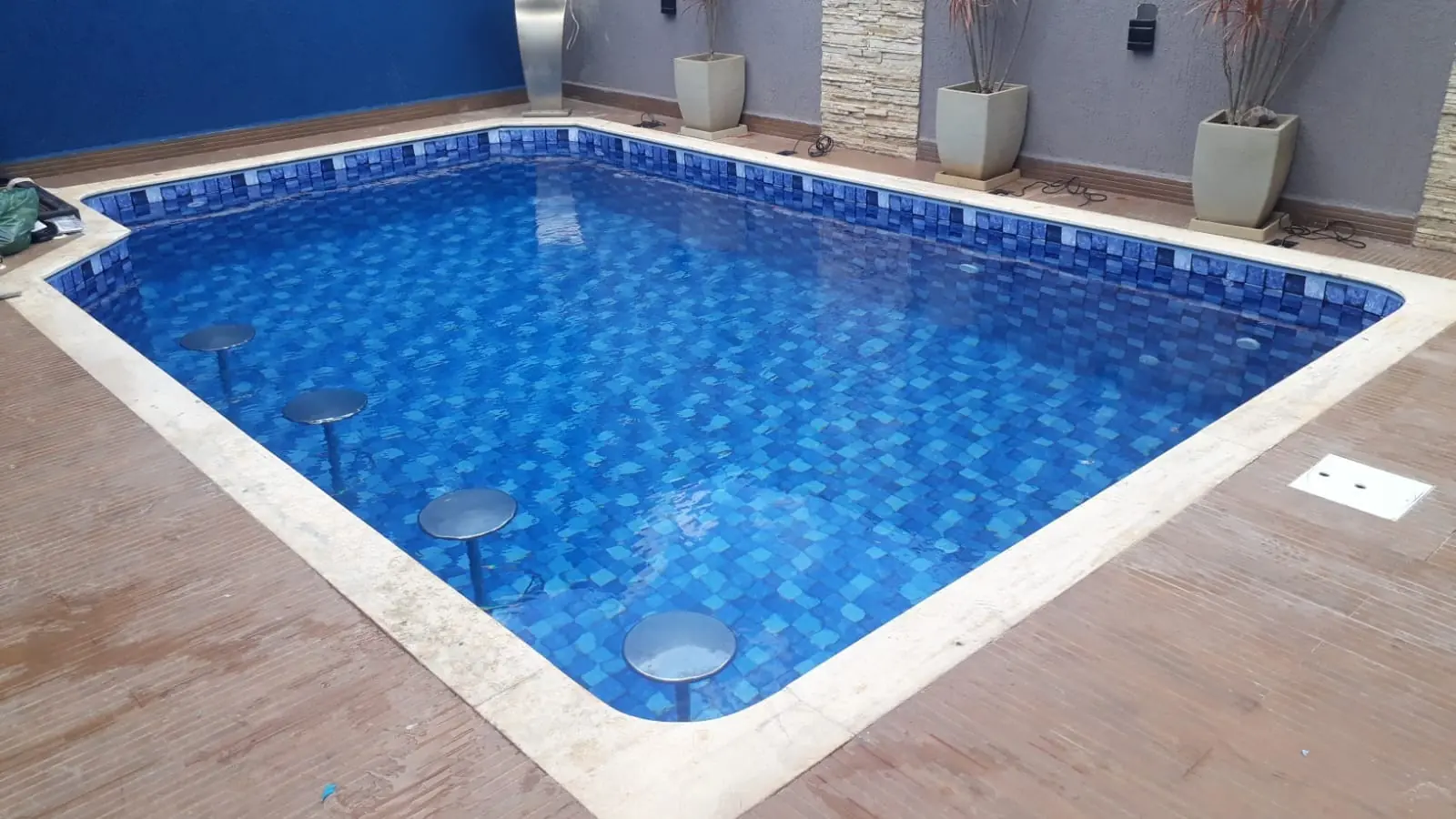 Piscina renovada depois da troca de vinil em Itapetininga